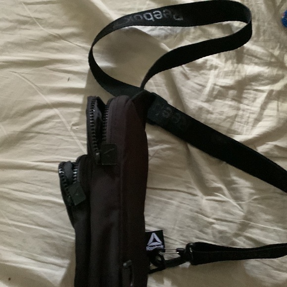 $25 for a Reebok side bag. - Picture 3 of 4